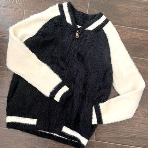 Fuzzy, super soft black & white jacket, very warm with pockets! Easel size M/L.